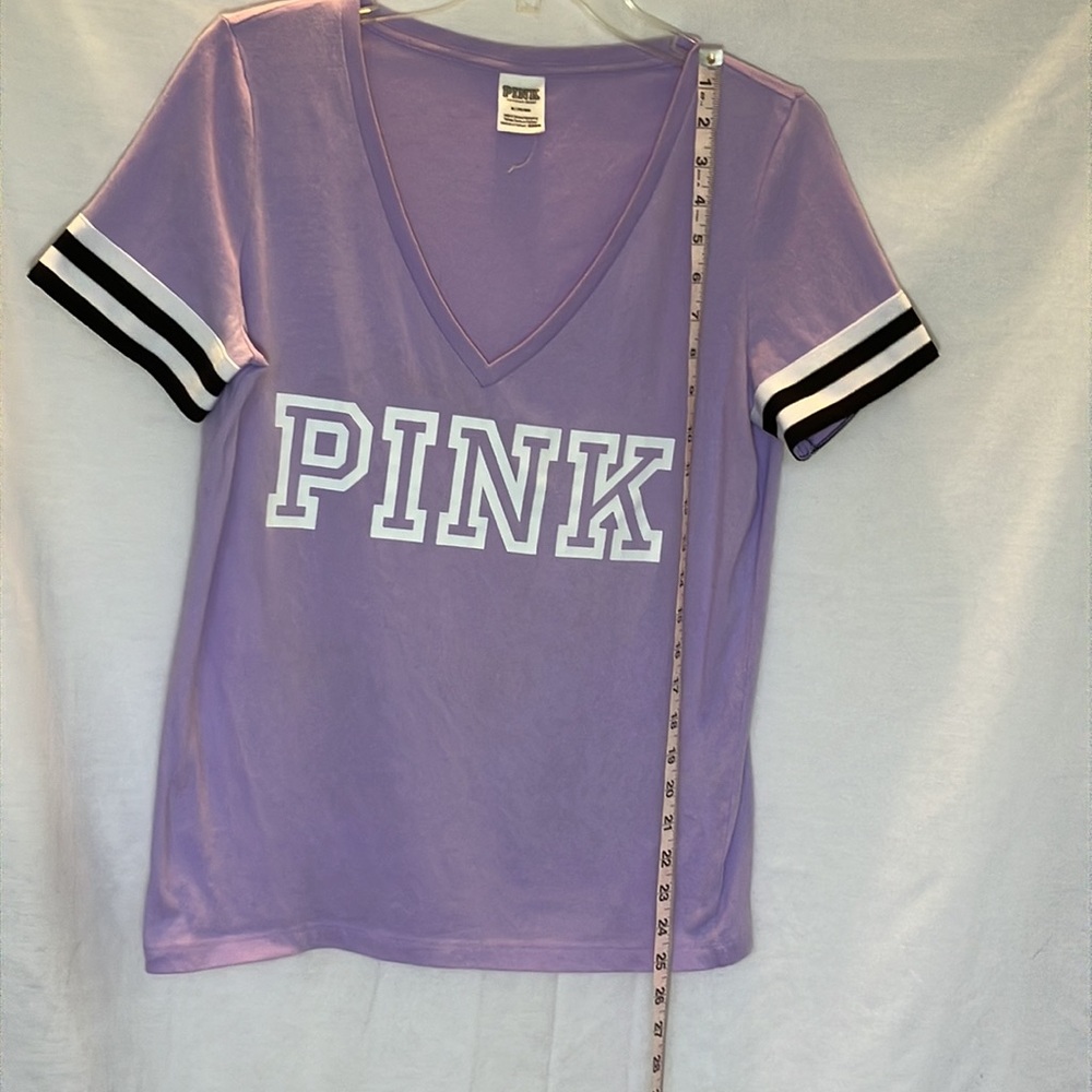 PINK Victoria’s Secret short sleeve v-neck shirt lavender size medium - Picture 4 of 7